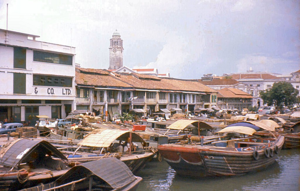 SingaporeRiver-bumboats-196009